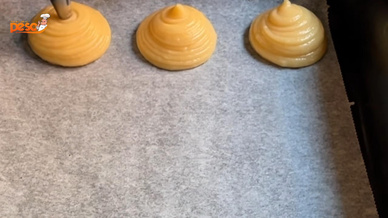 Carolina com Massa Choux e Craquelã Receita Clássica de Confeitaria com Crocância e Memórias Afetivas