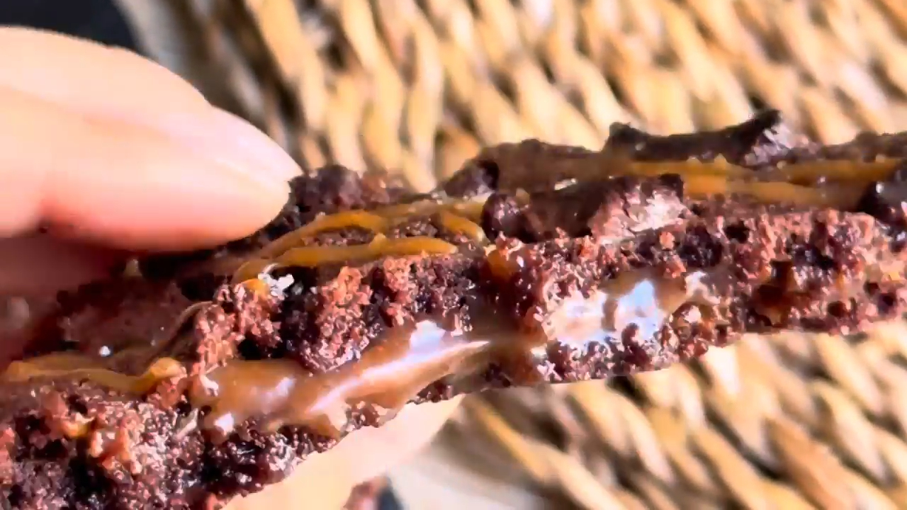 Cookie de Chocolate Recheado com Caramelo Receita Afetiva e Cremosa para Lanches Especiais
