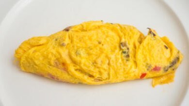 Omelete Simples e Saborosa com Textura Leve Igual àquela do Café da Manhã de Hotel