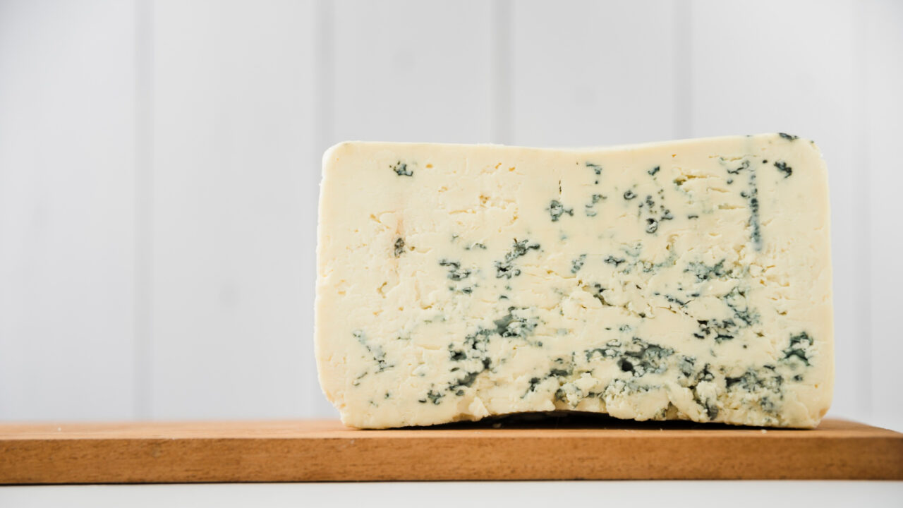 Como fazer queijo gorgonzola caseiro com sabor intenso e textura cremosa