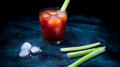 Bloody Mary Drink Refrescante, Picante e Clássico dos Brunches Elegantes