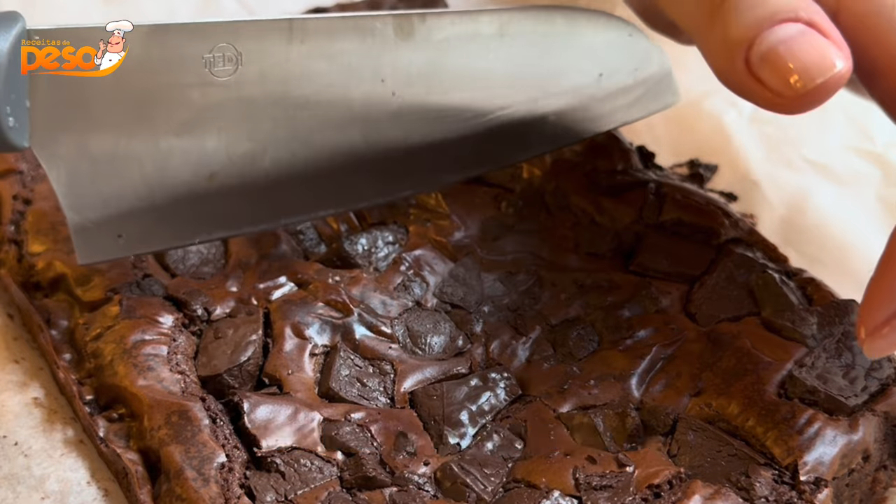Brownie com Casquinha Crocante e Interior Macio