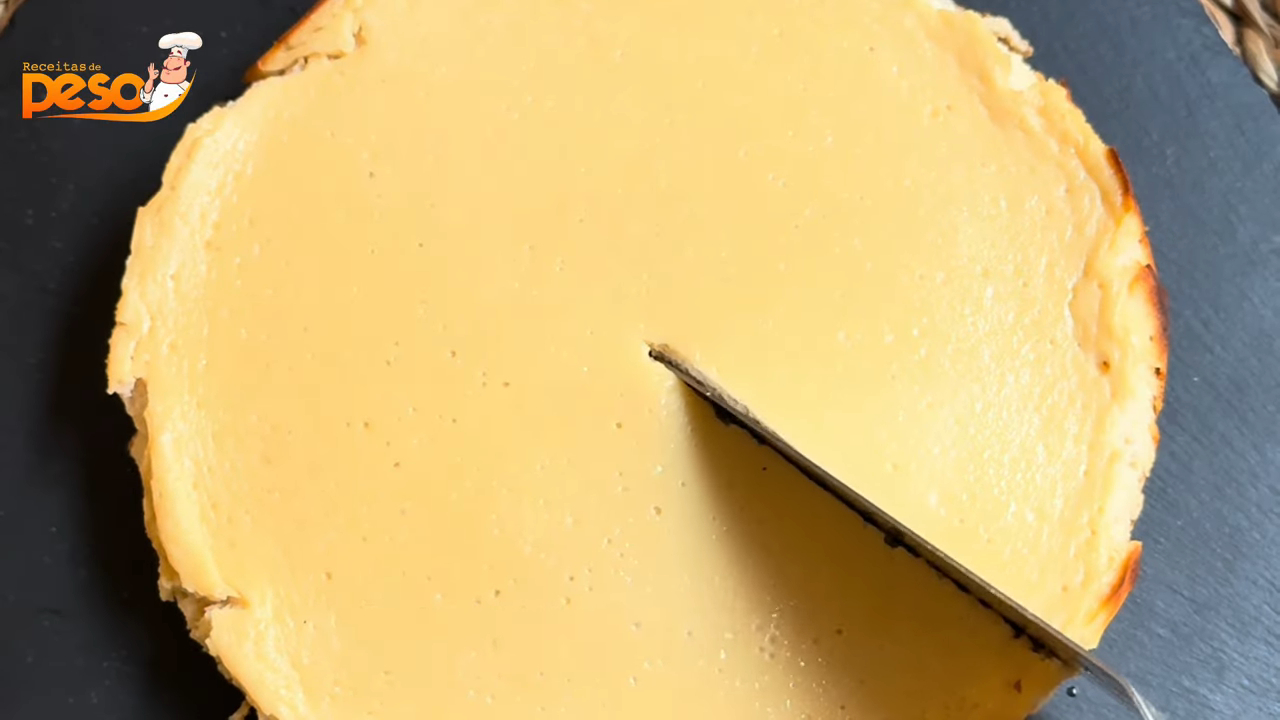 Cheesecake Saudável com Geleia de Frutas Vermelhas que lembra sobremesa de domingo