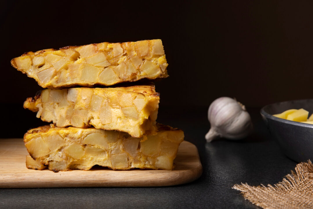 Pastelão de palmito cremoso, com massa dourada e sabor de reunião em família