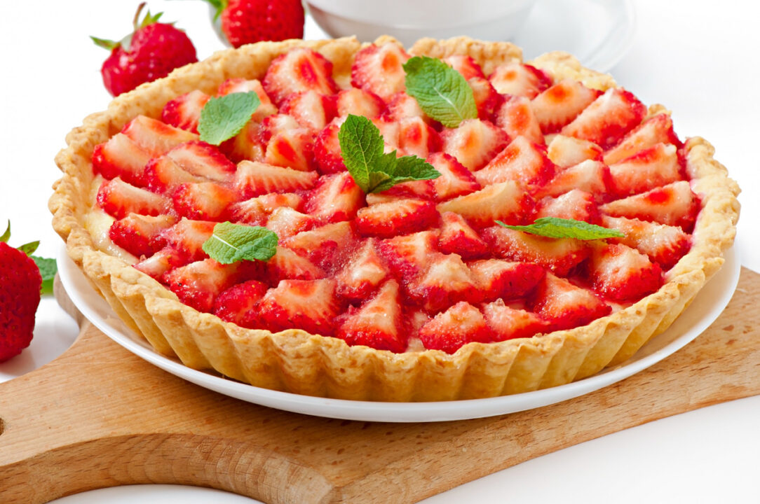 Torta de Morango com Creme Leve e Cobertura Brilhante Igual à das Melhores Confeitarias
