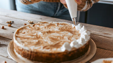 Torta Holandesa Cremosa com Base Crocante e Cobertura de Chocolate Igual à das Confeitarias