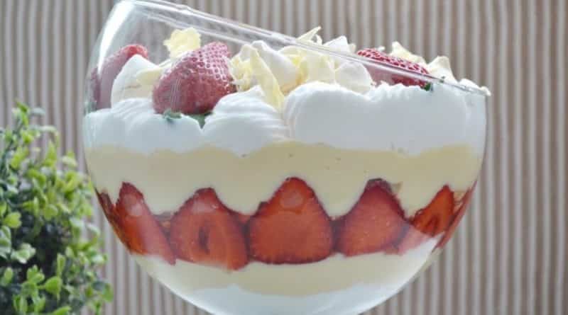 Merengue de morango com creme faço sempre