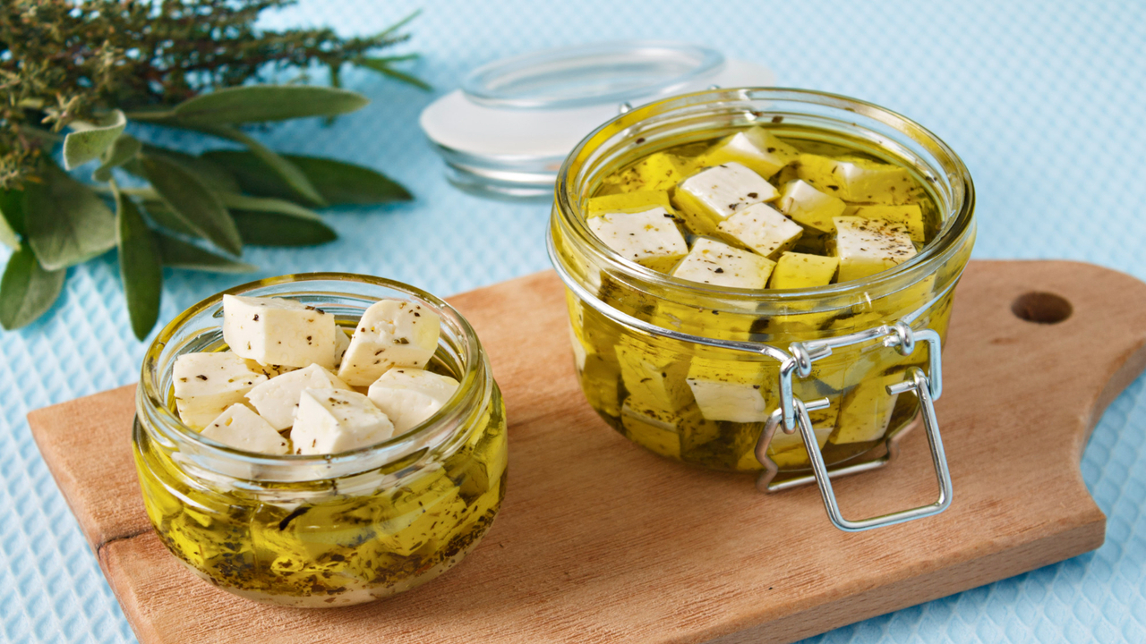 Queijo Feta Marinado_133_Freepik